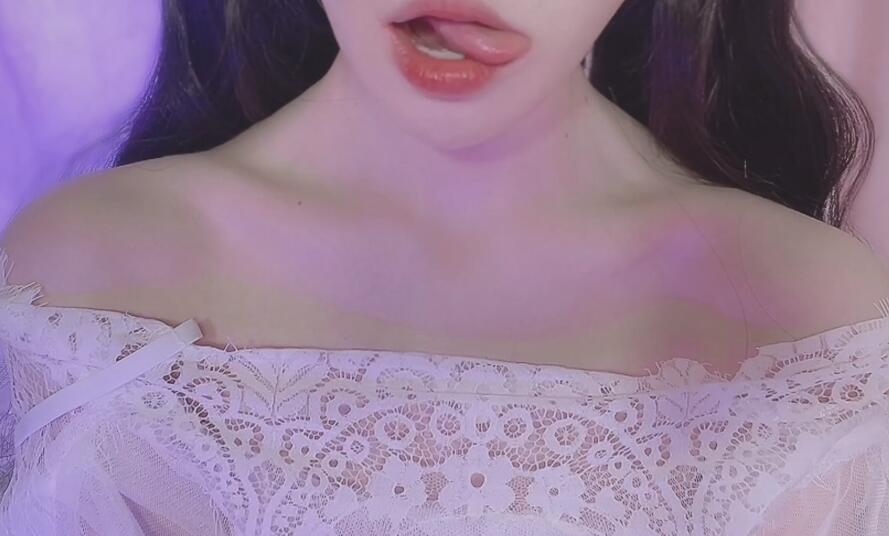唐樱樱ASMR 学妹enen 舔耳抹胸