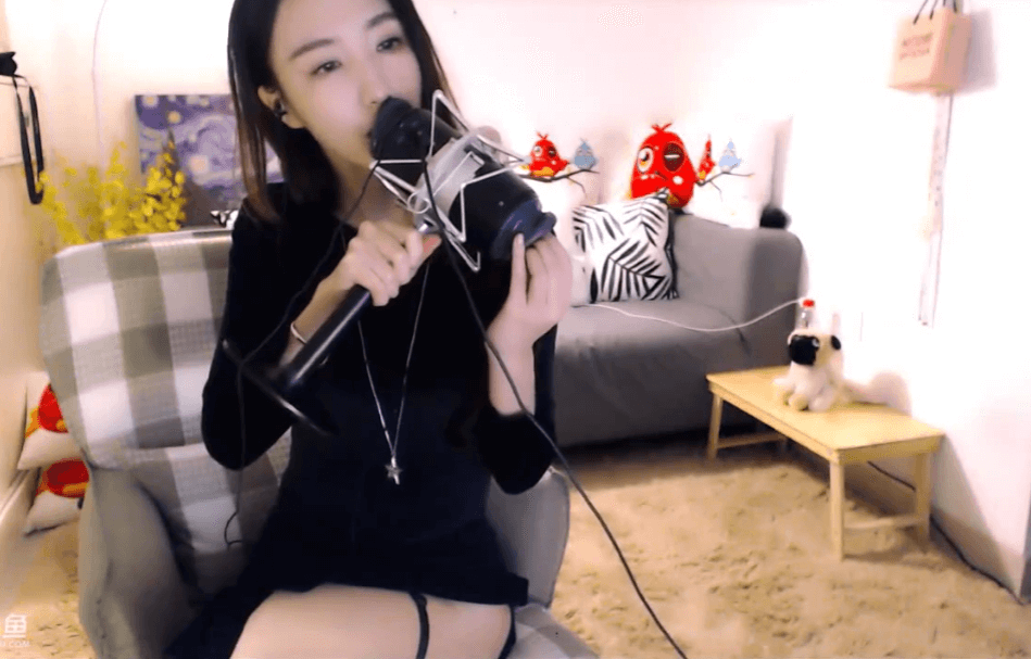 你没见过的贝拉小姐姐asmr助眠 旗袍诱惑+舔耳