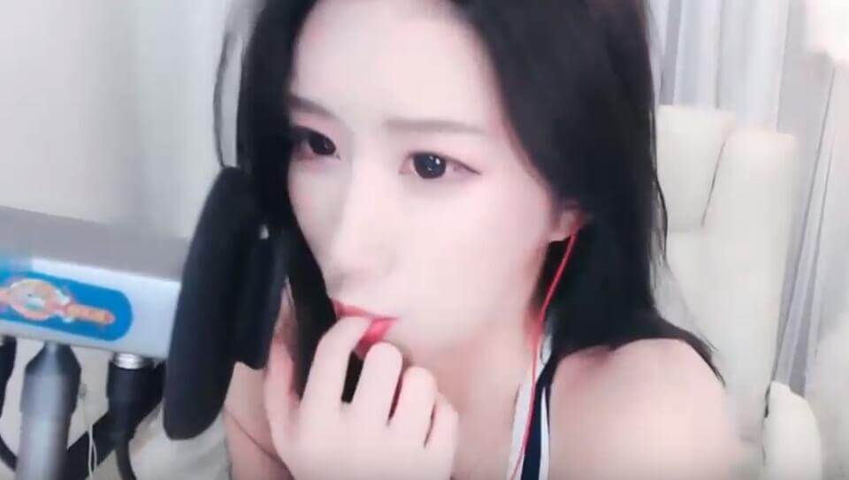 可爱的埋埋asmr福利火箭定制 制服舔耳
